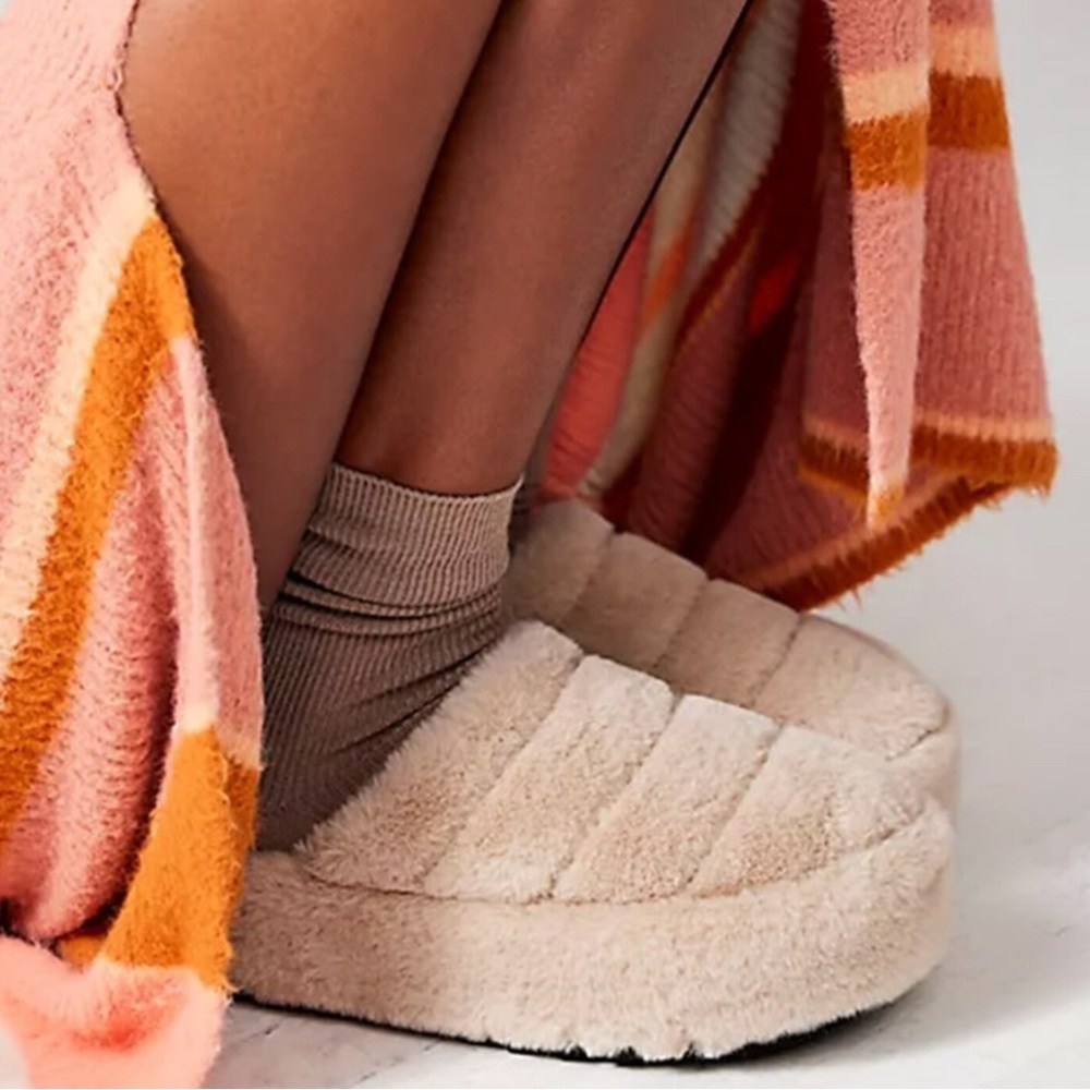 Free People It's A Vibe Platform Slippers in Polar Bear NIB NWT Size 11 Chunky